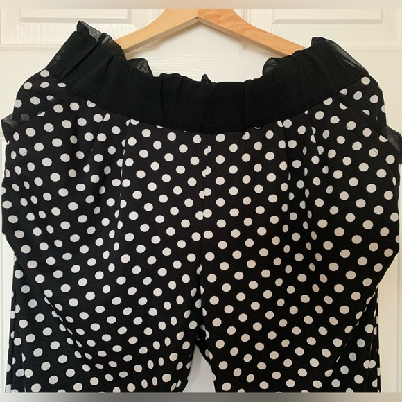 Black tapered-leg high-rise pull-on pants with white dots and side pockets - Picture 4 of 6